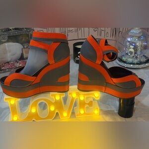 EUC ♥️
Pierre Hardy Orange and Gray Platform Sandals.